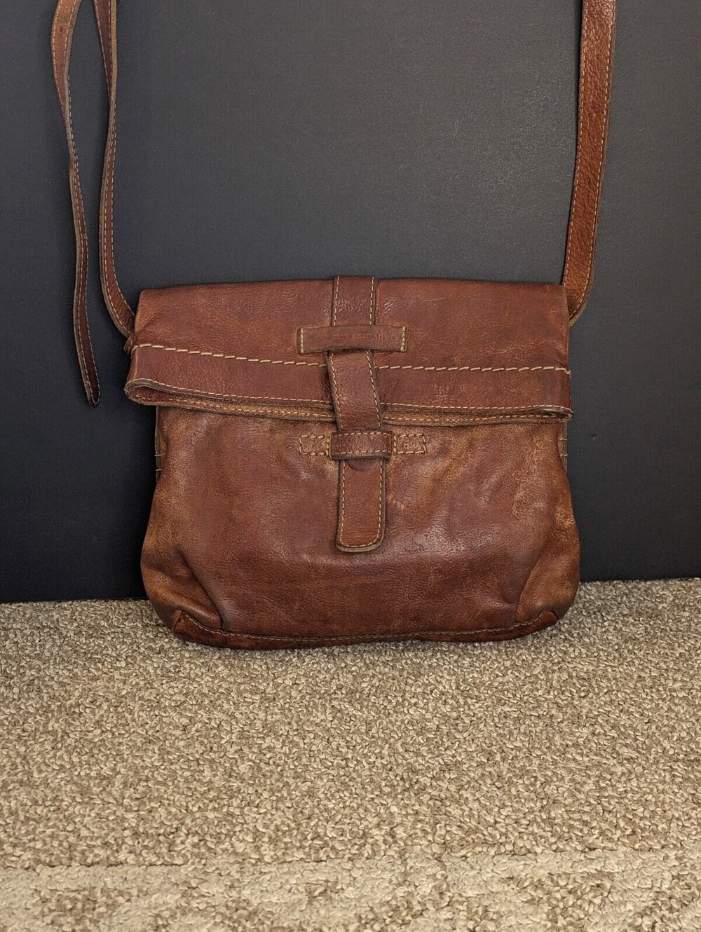FRYE Artisan Foldover Distressed Leather Crossbody Bag Purse Vintage Style Brown